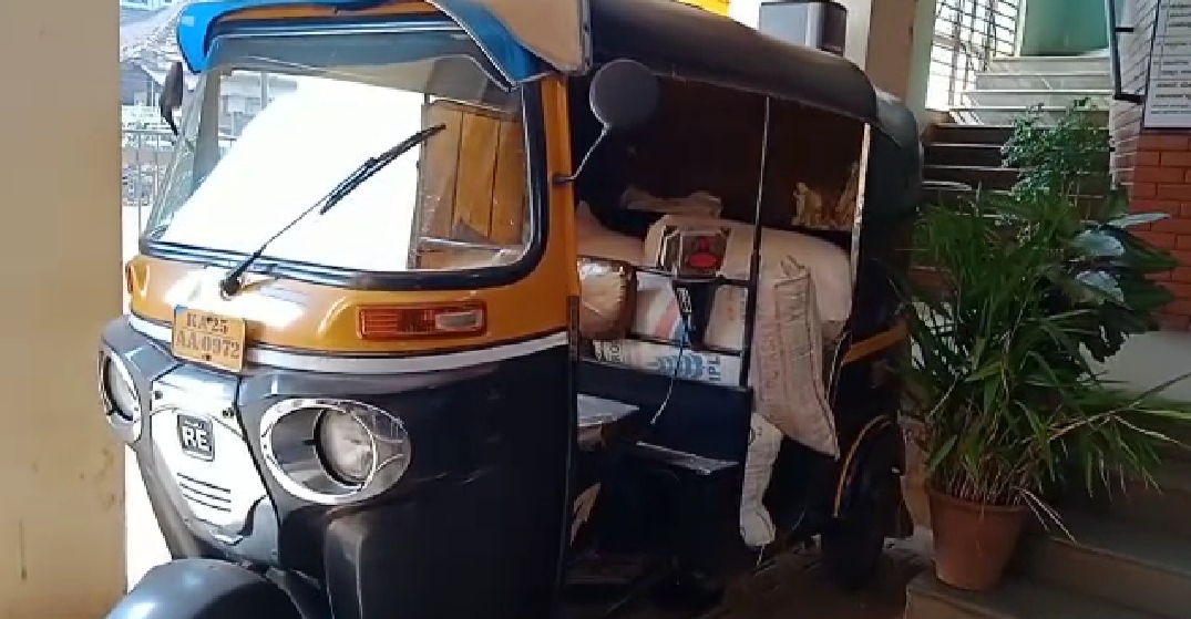 ಹುಬ್ಬಳ್ಳಿಯಲ್ಲಿ ಅಕ್ರಮ ಪಡಿತರ ಅಕ್ಕಿ ಕುಳಗಳ ಬಂಧನ